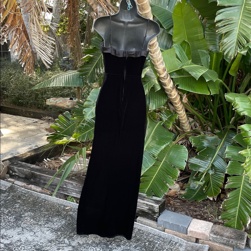 Satin bowfront velvet dress with spaghetti, straps and high front slit - Picture 3 of 6